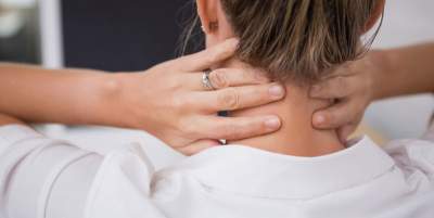 Медики назвали неожиданную причину болей в спине и шее